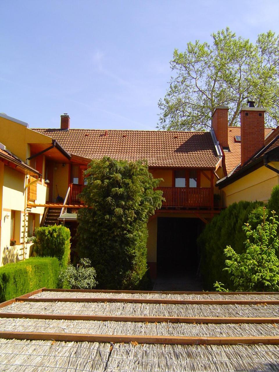 Lunczer Vendeghaz Hotel Mosonmagyarovar Luaran gambar